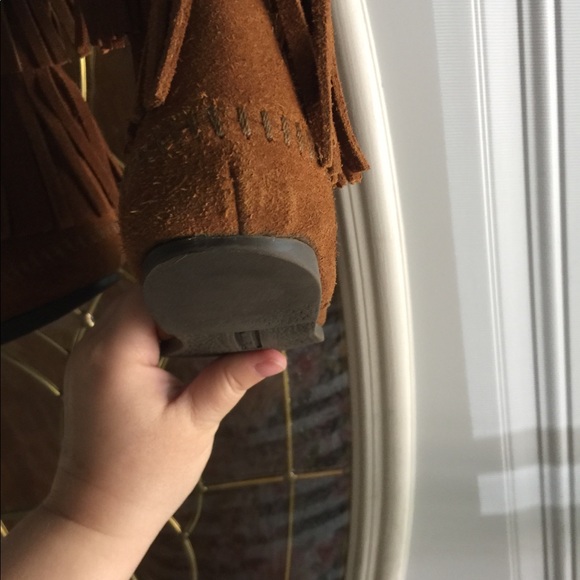 EUC Minnetonka fringed boots - Picture 6 of 7